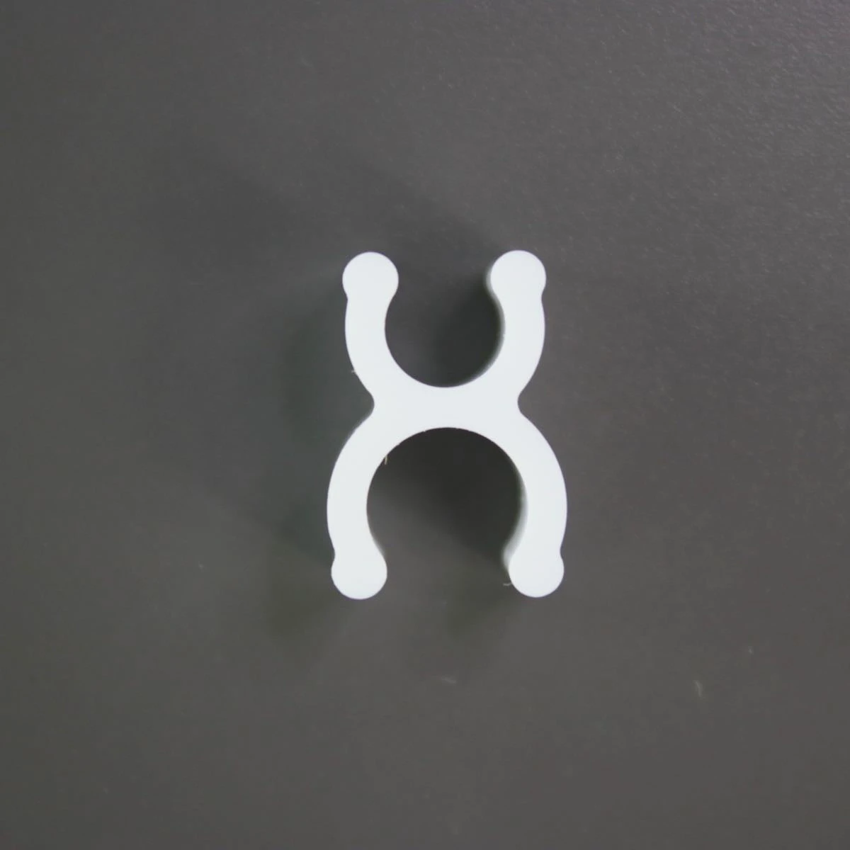 100 1/4" Deluxe Sculpture Clips, White 1 100 1/4" Deluxe Sculpture Clips, White