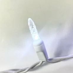 100-light M5 Pure White LED Icicle Lights, White Wire 7 100-light M5 Pure White LED Icicle Lights, White Wire -Christmas Light Store pure white led m5 icicle light white wire closeup