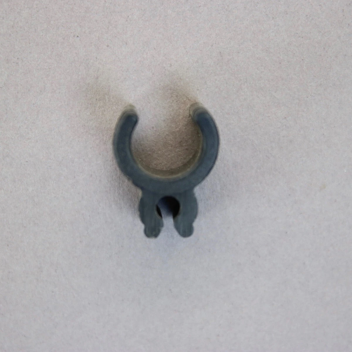 100 3/16" Sculpture Clips, Black 2 100 3/16" Sculpture Clips, Black - Image 2